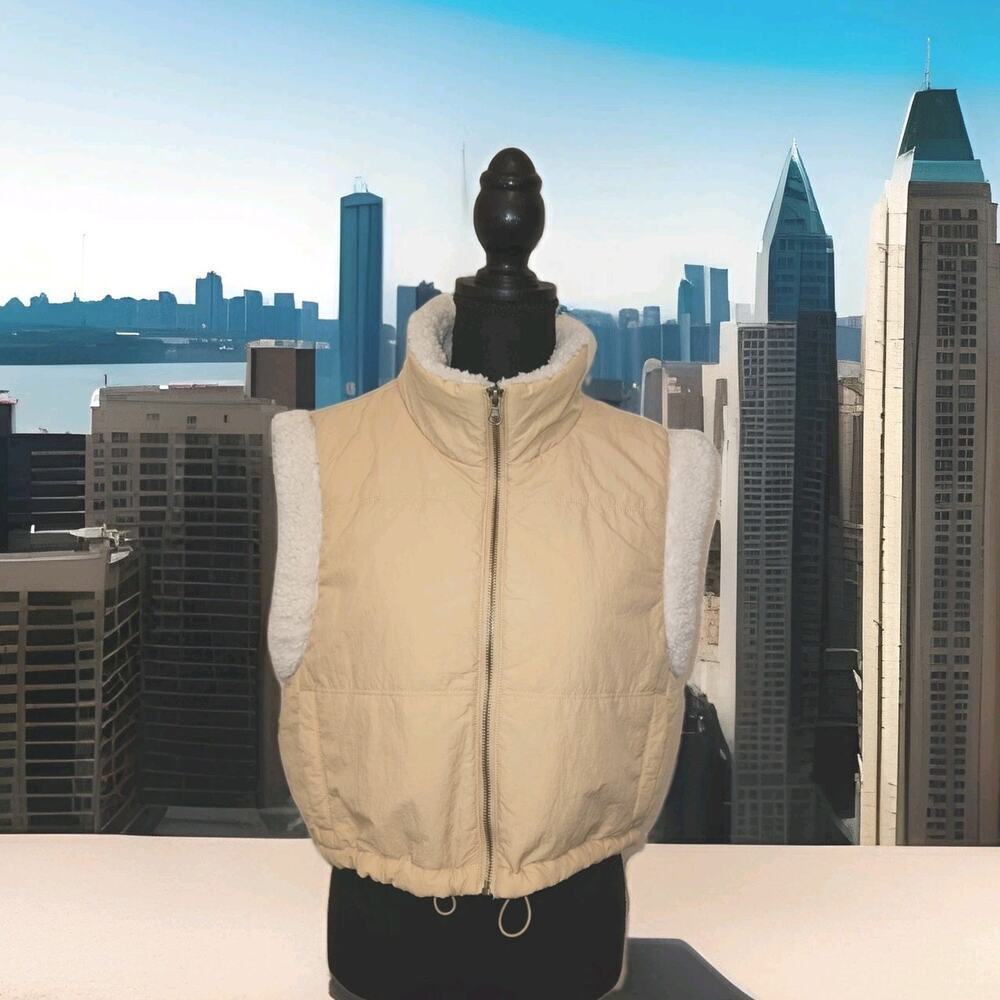 New Thread & Supply Women's Sherpa Trim Cropped Quilted Vest Pockets Size Medium